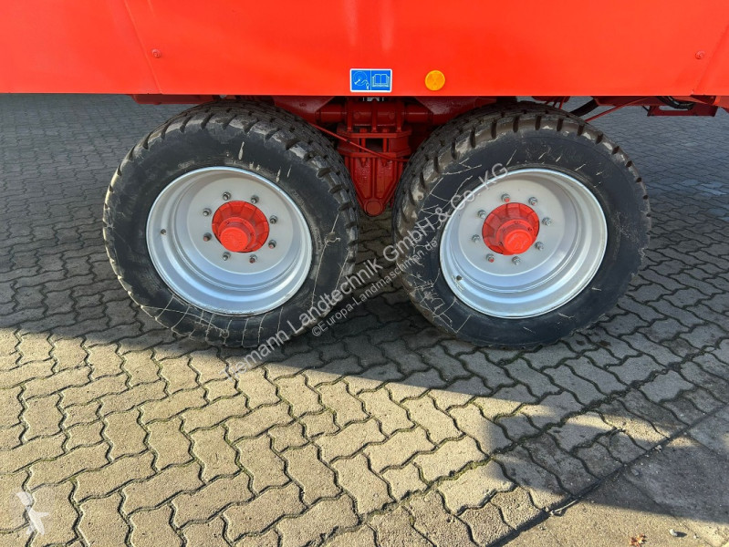 Distribution de fourrage Kuhn Profile 30.2 CL