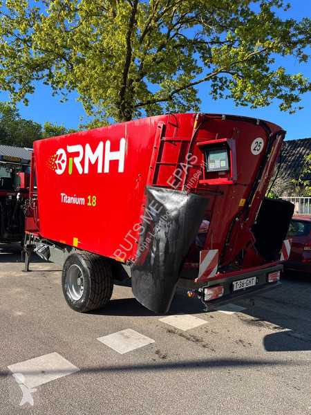 Foderdistribution  RMH Titanium 18