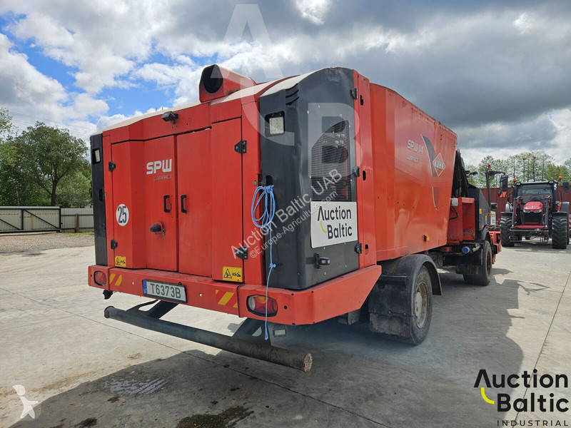 Distribución de forraje Kuhn SPW 14 Compact