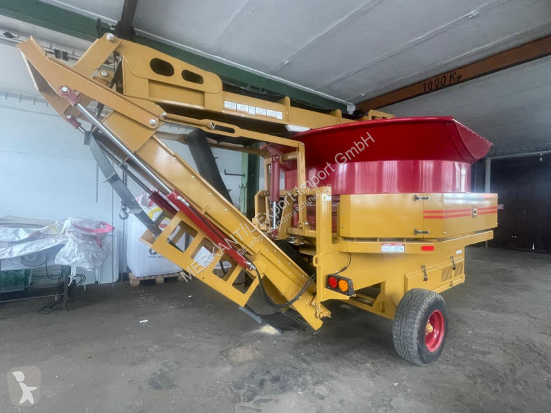 Foderdistribution   Hammermühle Haybuster H...