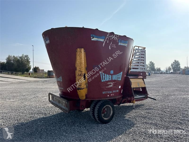 Розподіл кормів AGM W10 Feed Mixer