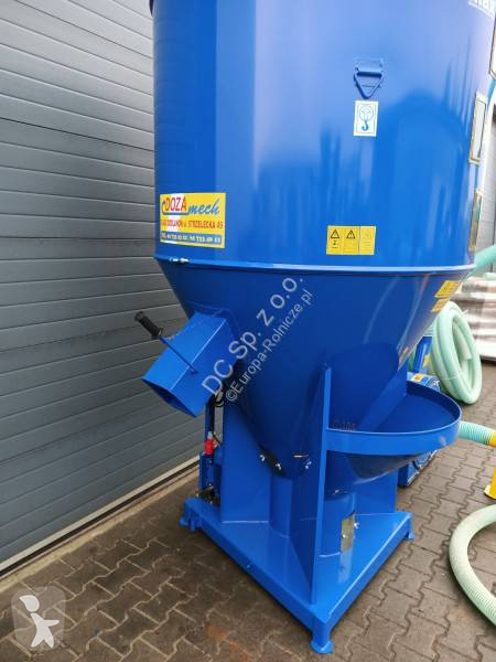 Distribution de fourrage Futtermischer / Feed...