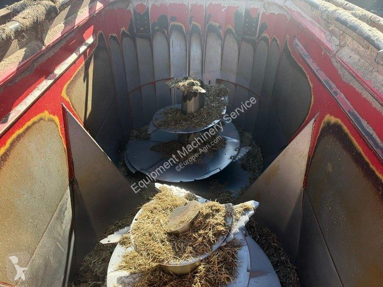 Distribution de fourrage JF  FEEDER VM 18