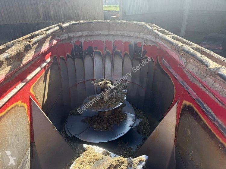 Distribution de fourrage JF  FEEDER VM 18