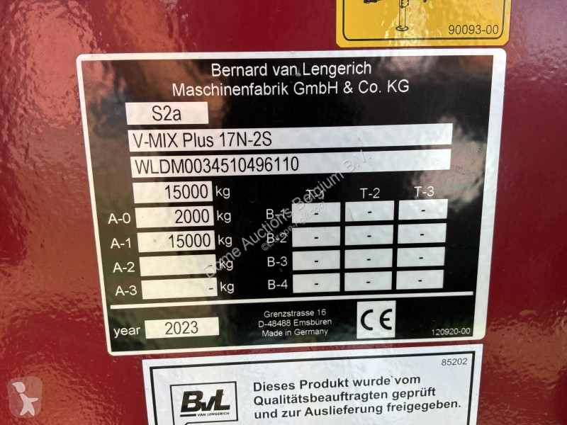 Distribution de fourrage BVL V-MIX Plus 17N-2S