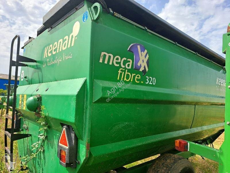 Distribution de fourrage Keenan MELANGEUSE