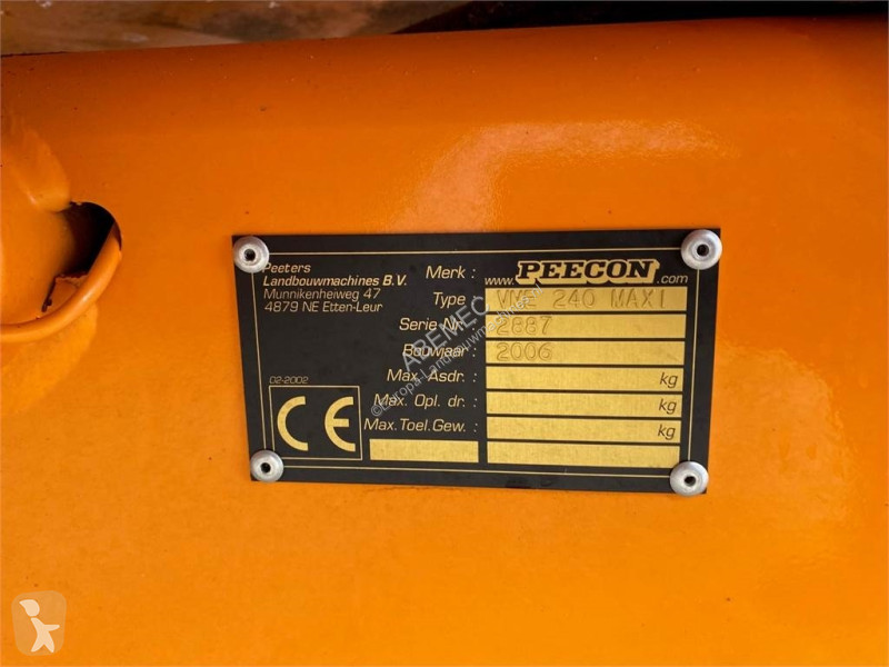 Distribution de fourrage Peecon Airmix Biga...