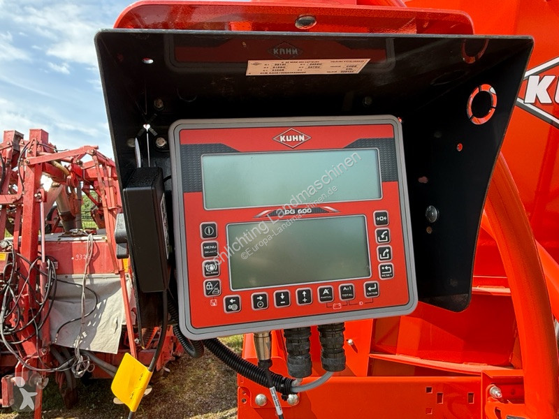 Distribution de fourrage Kuhn Profile 16.2