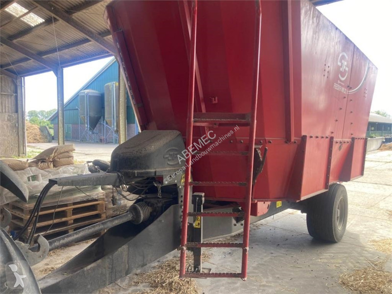 Distribution de fourrage JF Kverneland 20m3