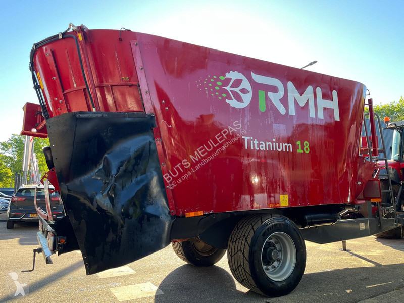 Foderdistribution  RMH Titanium 18