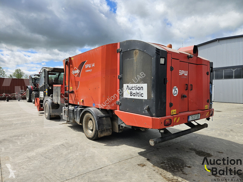 Distribución de forraje Kuhn SPW 14 Compact