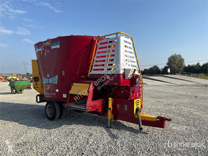 Розподіл кормів AGM W10 Feed Mixer
