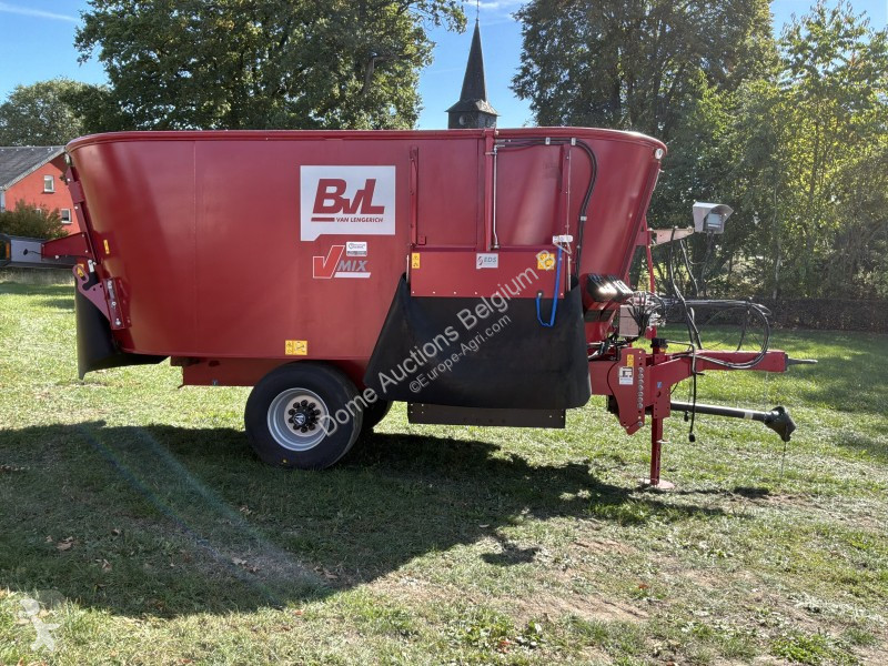 Distribution de fourrage BVL V-MIX Plus 17N-2S