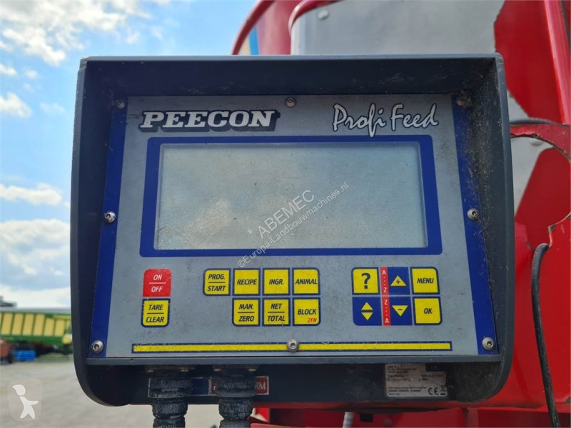 Distribution de fourrage Peecon biga 15-245
