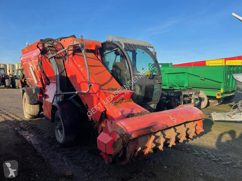 Distribution de fourrage Kuhn  SP 14