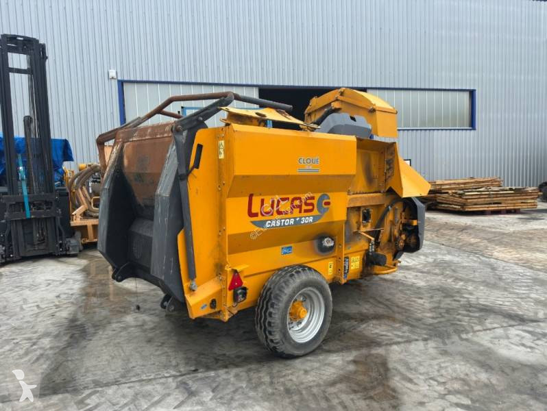 Distribución de forraje Lucas Castor 30 R