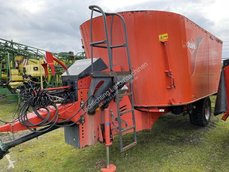 Distribution de fourrage Kuhn  EUROMIX 1 1880