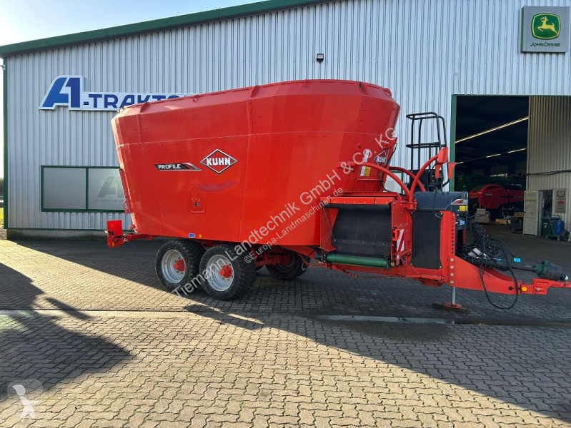 Distribution de fourrage Kuhn Profile 30.2 CL