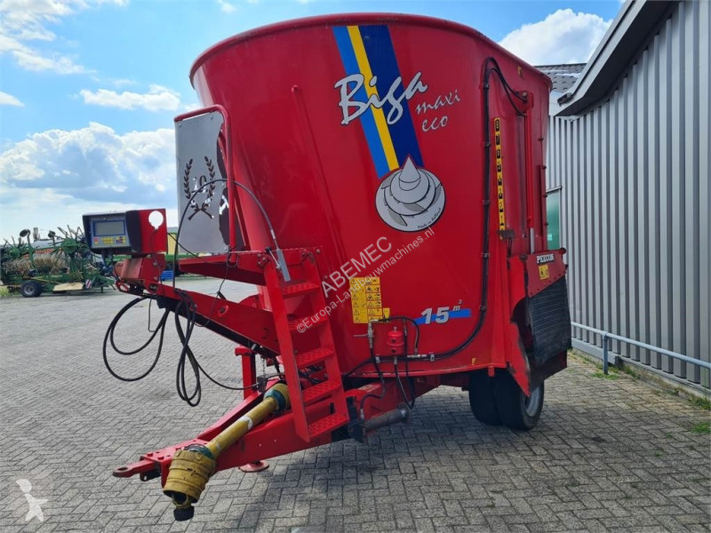 Distribution de fourrage Peecon biga 15-245