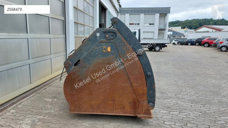 Distribution de fourrage  Kiesel LRT ZW180