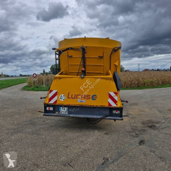 Distribution de fourrage Аvers-Аgro Autospire 240