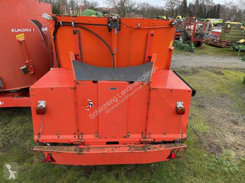Distribution de fourrage Kuhn  EUROMIX 1 1880