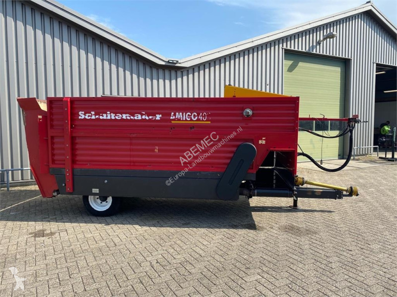 Distribution de fourrage Schuitemaker Amigo 40S