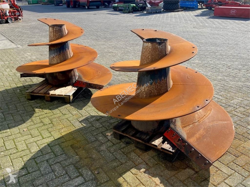 Distribution de fourrage Kuhn vijzels...