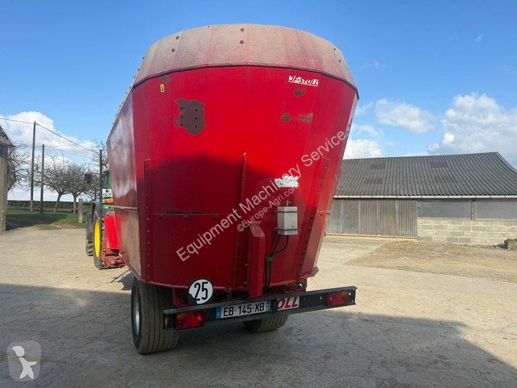 Distribution de fourrage JF  FEEDER VM 18