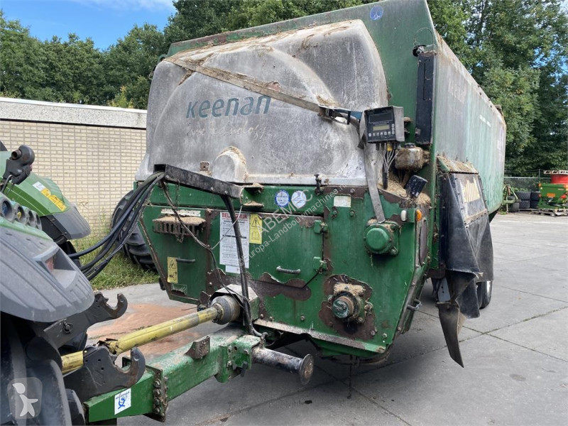 Distribuição forragens Keenan MF 360