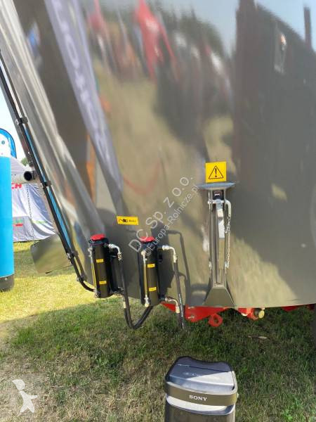 Distribution de fourrage Andotech...