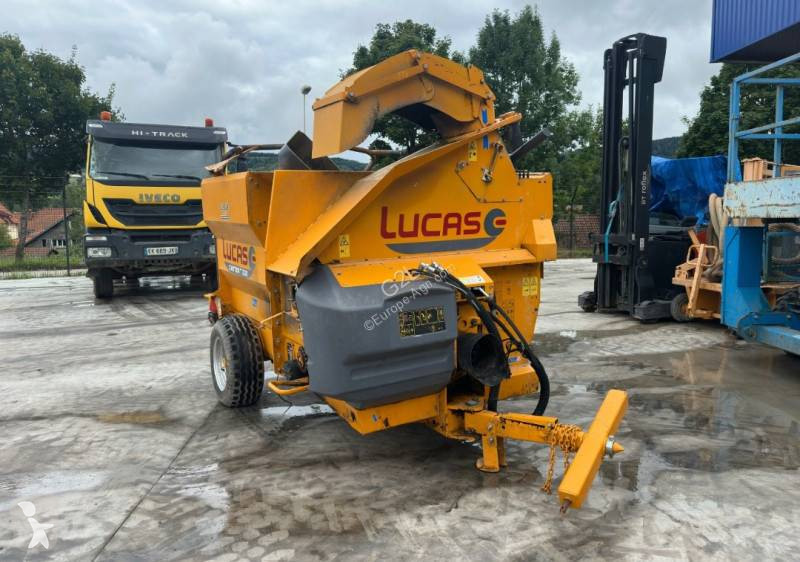 Distribución de forraje Lucas Castor 30 R