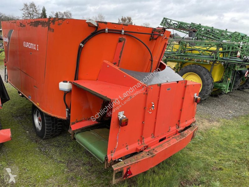 Distribution de fourrage Kuhn  EUROMIX 1 1880