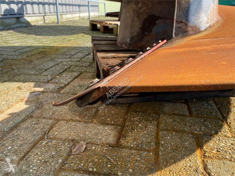 Distribution de fourrage Kuhn vijzels...