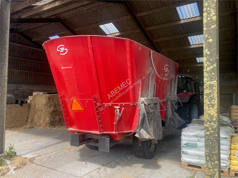 Distribution de fourrage JF Kverneland 20m3