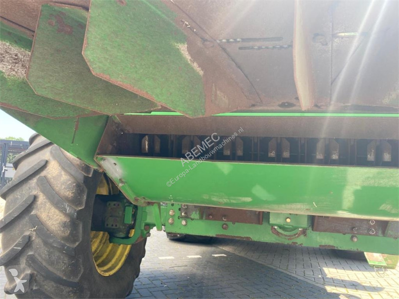 Foderdistribution John Deere 9880 STS combine