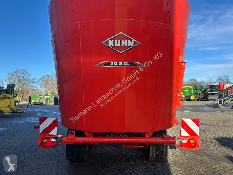 Distribution de fourrage Kuhn Profile 30.2 CL