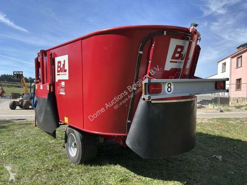 Distribution de fourrage BVL V-MIX Plus 17N-2S