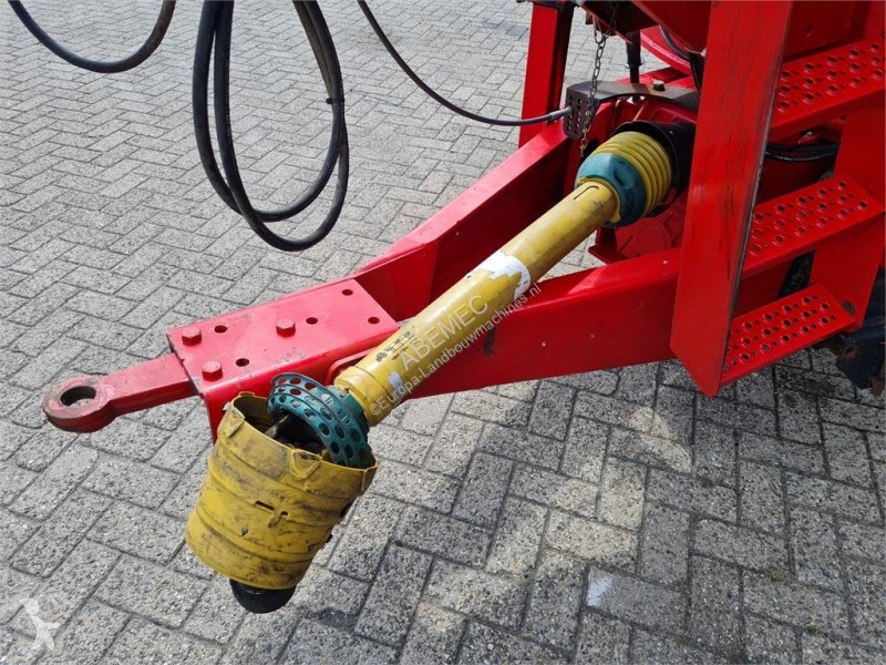 Distribution de fourrage Peecon biga 15-245
