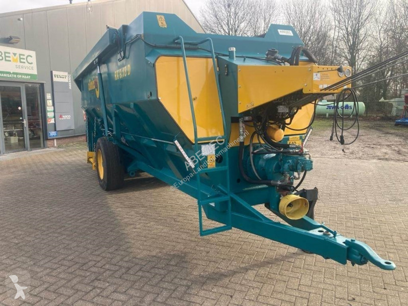 Distribution de fourrage RX 9.18 D