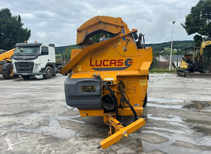Distribución de forraje Lucas Castor 30 R