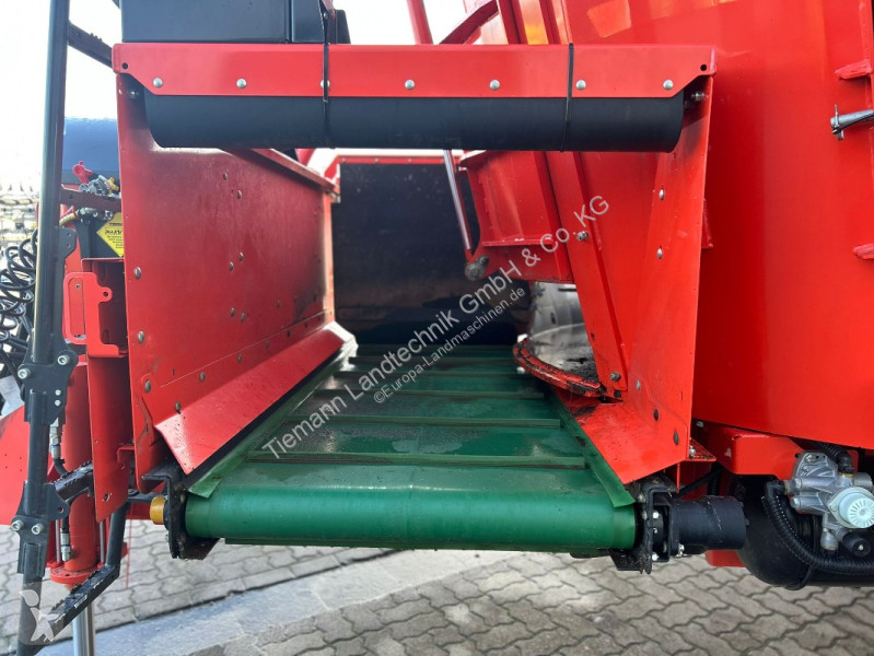 Distribution de fourrage Kuhn Profile 30.2 CL