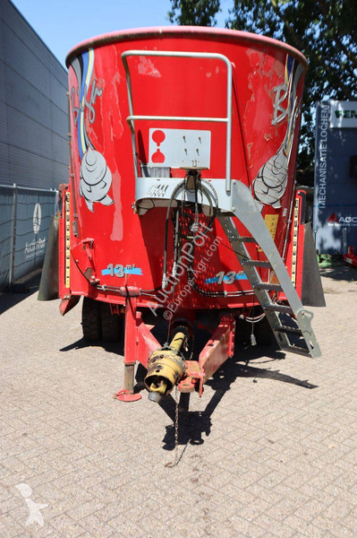 Distribuição forragens Peecon VMF 130