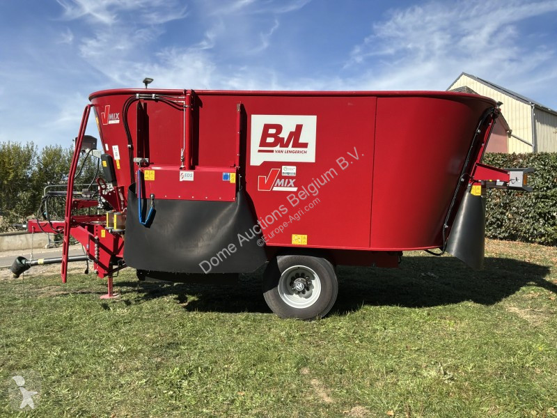 Distribution de fourrage BVL V-MIX Plus 17N-2S
