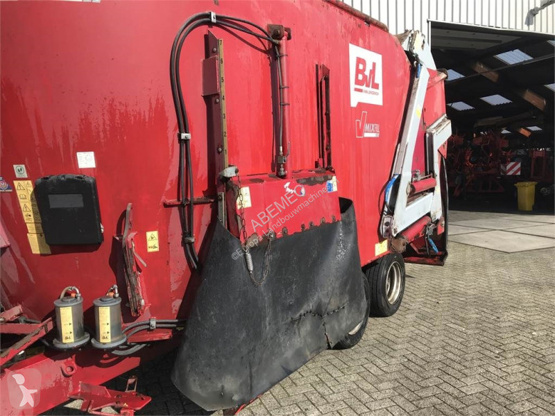 Distribution de fourrage BVL v mix fill plus...
