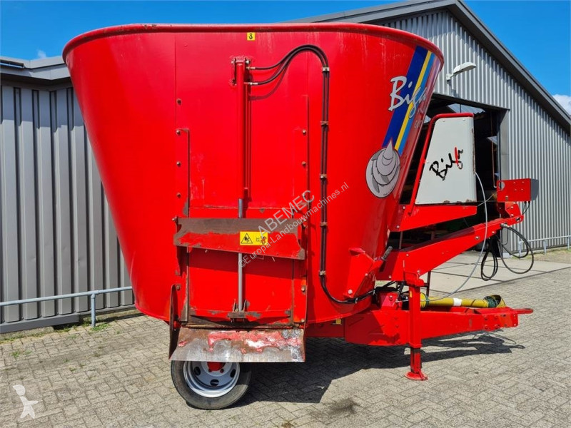 Distribution de fourrage Peecon biga 15-245