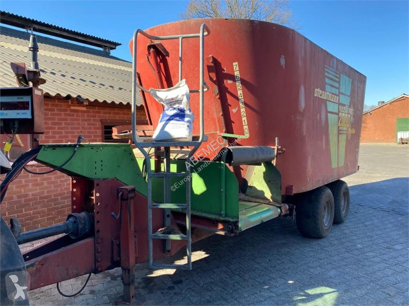 Distribution de fourrage Strautmann Verti-Mix...
