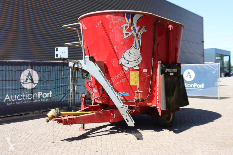 Distribuição forragens Peecon VMF 130