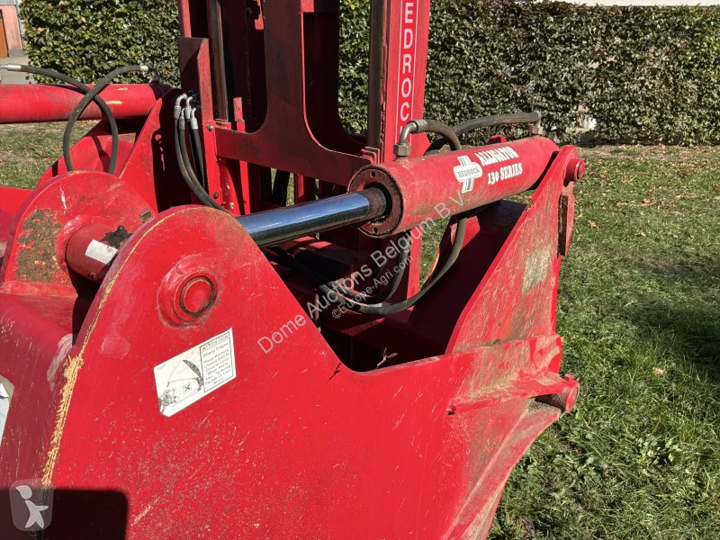 Distribution de fourrage Redrock Alligator 130...