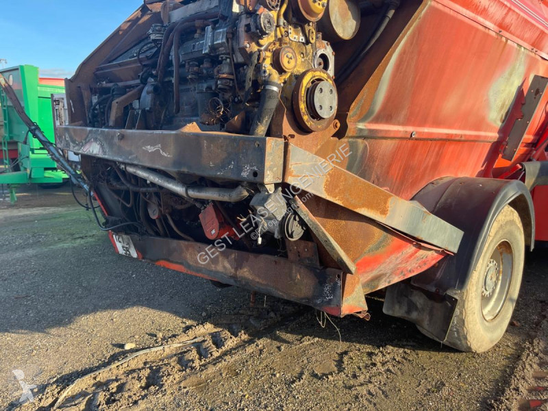 Distribution de fourrage Kuhn  SP 14